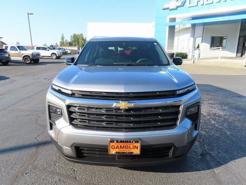 Used 2024 Chevrolet Traverse LS image 2