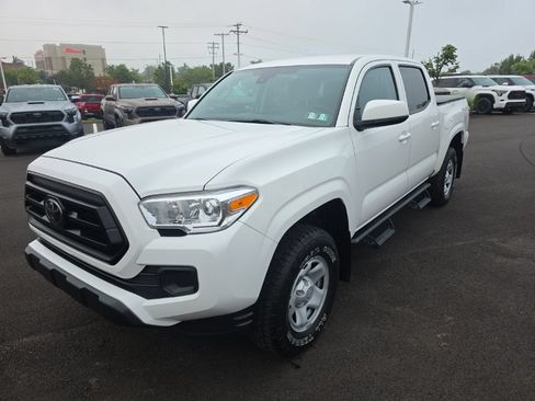 Used 2022 Toyota Tacoma SR AWD/4WD image 3