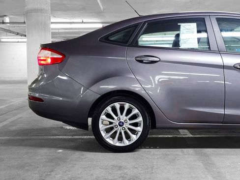 Used 2014 Ford Fiesta SE w/ Equipment Group 201A image 17