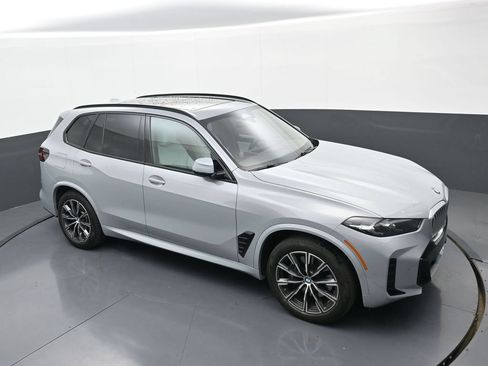 Used 2024 BMW X5 xDrive40i w/ M Sport Package AWD/4WD image 29