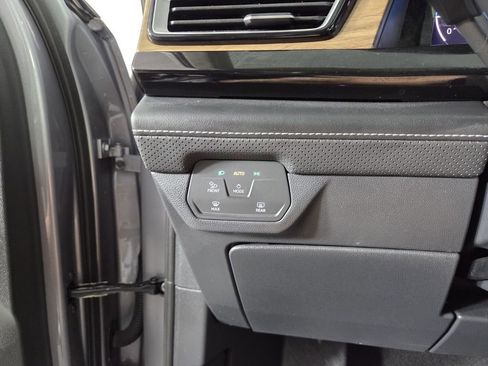 Used 2025 Volkswagen Atlas SE image 23