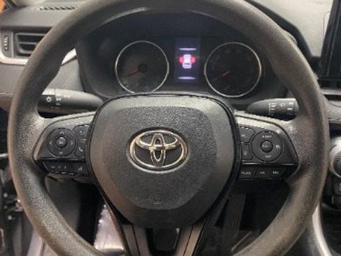 Used 2021 Toyota RAV4 LE FWD image 30