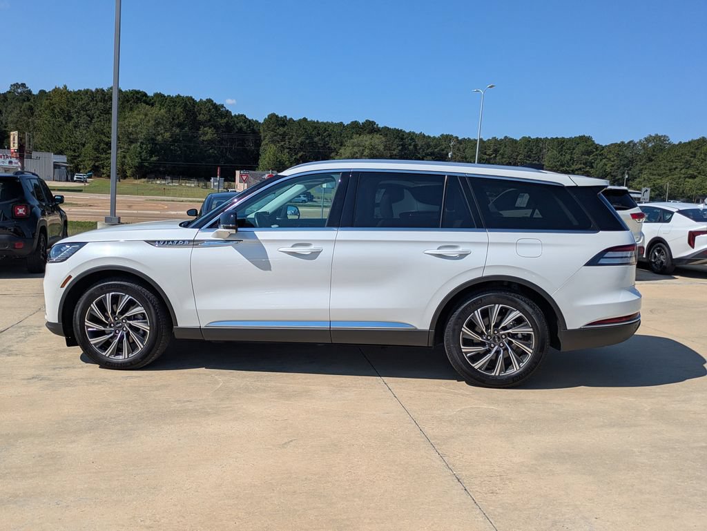 Used 2026 Lincoln Aviator 2WD image 2
