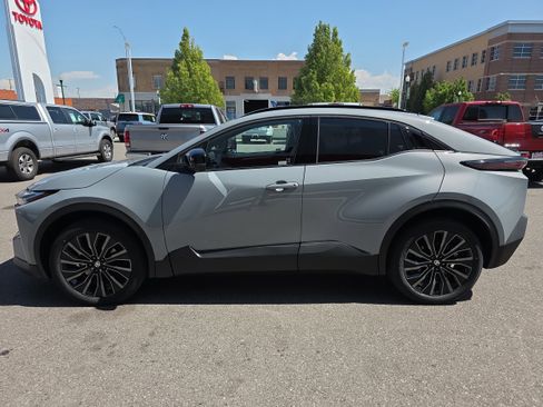 Used 2026 Toyota C-HR AWD/4WD image 6