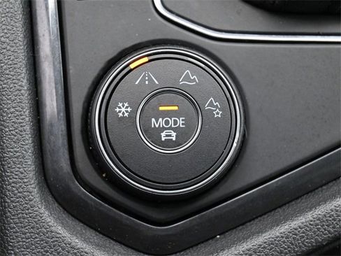 Used 2020 Volkswagen Tiguan SE w/ Panoramic Sunroof Package image 27