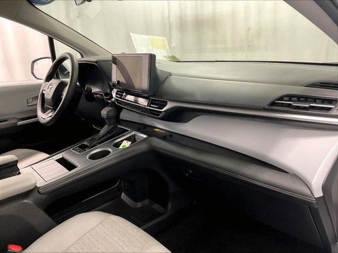 Used 2025 Toyota Sienna LE image 14
