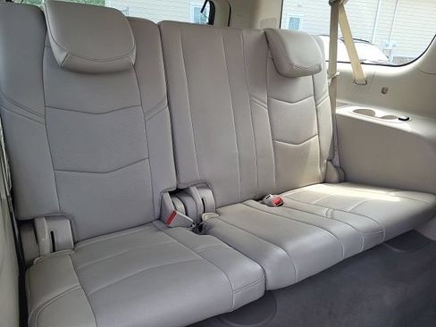 Used 2017 Cadillac Escalade ESV Luxury AWD/4WD image 21