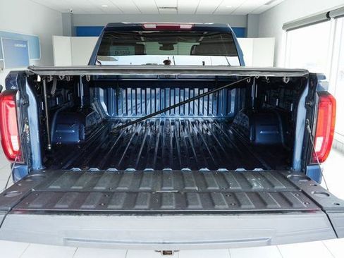 Used 2022 GMC Sierra 1500 SLT w/ X31 Off-Road Package image 9