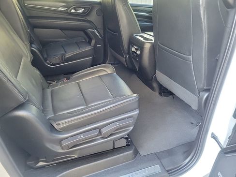 Used 2023 GMC Yukon XL Denali image 14