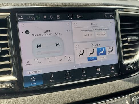 Used 2024 Chrysler Pacifica Touring-L FWD image 17