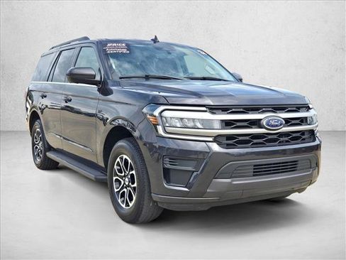 Used 2024 Ford Expedition XLT RWD image 3
