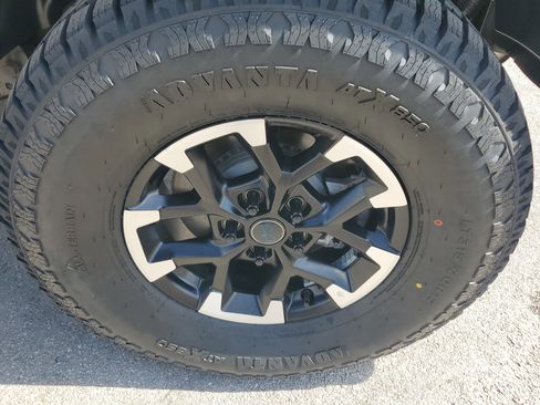 Used 2024 Jeep Wrangler Rubicon w/ Safety Group image 9