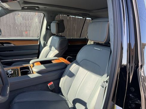 Used 2022 Jeep Grand Wagoneer Series II image 20