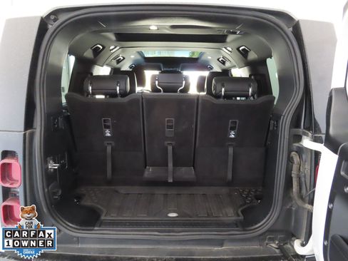 Used 2024 Land Rover Defender 130 X-Dynamic SE image 25