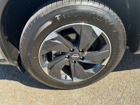 Used 2024 Nissan Rogue SV image 25