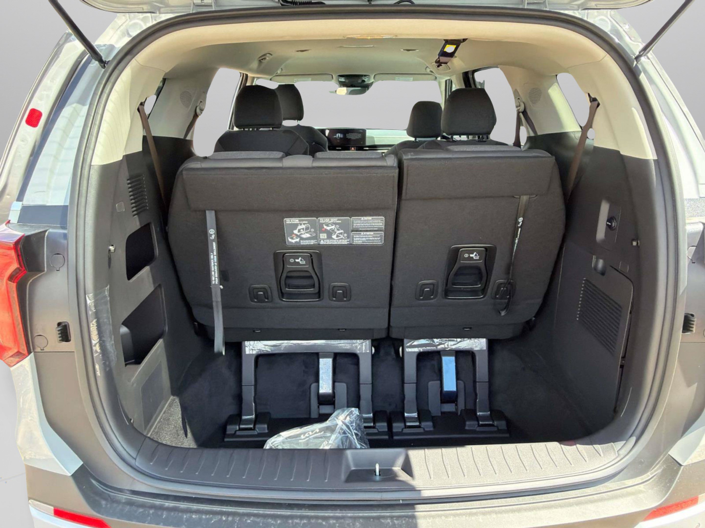 New 2027 Kia Carnival LX FWD image 16