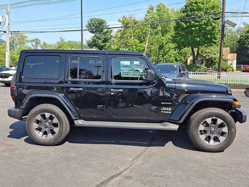Used 2022 Jeep Wrangler Unlimited Sahara w/ Dual Top Group AWD/4WD image 7