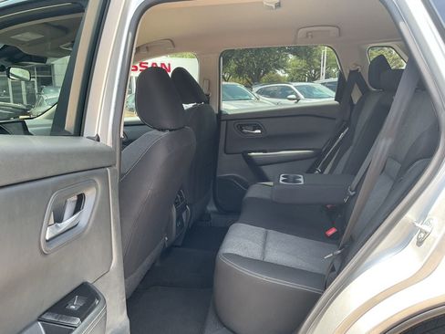 Used 2025 Nissan Rogue SV FWD image 12