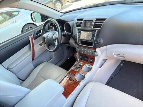 Used 2013 Toyota Highlander Limited AWD/4WD image 21