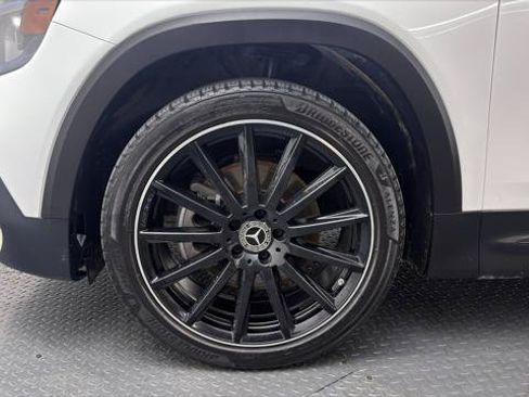 Used 2022 Mercedes-Benz GLB 250 image 38