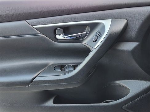 Used 2017 Nissan Altima 2.5 SR w/ LED Appearance Package image 18