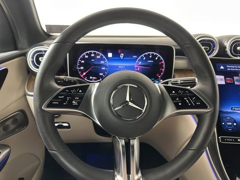Used 2025 Mercedes-Benz GLC 300 4MATIC image 12