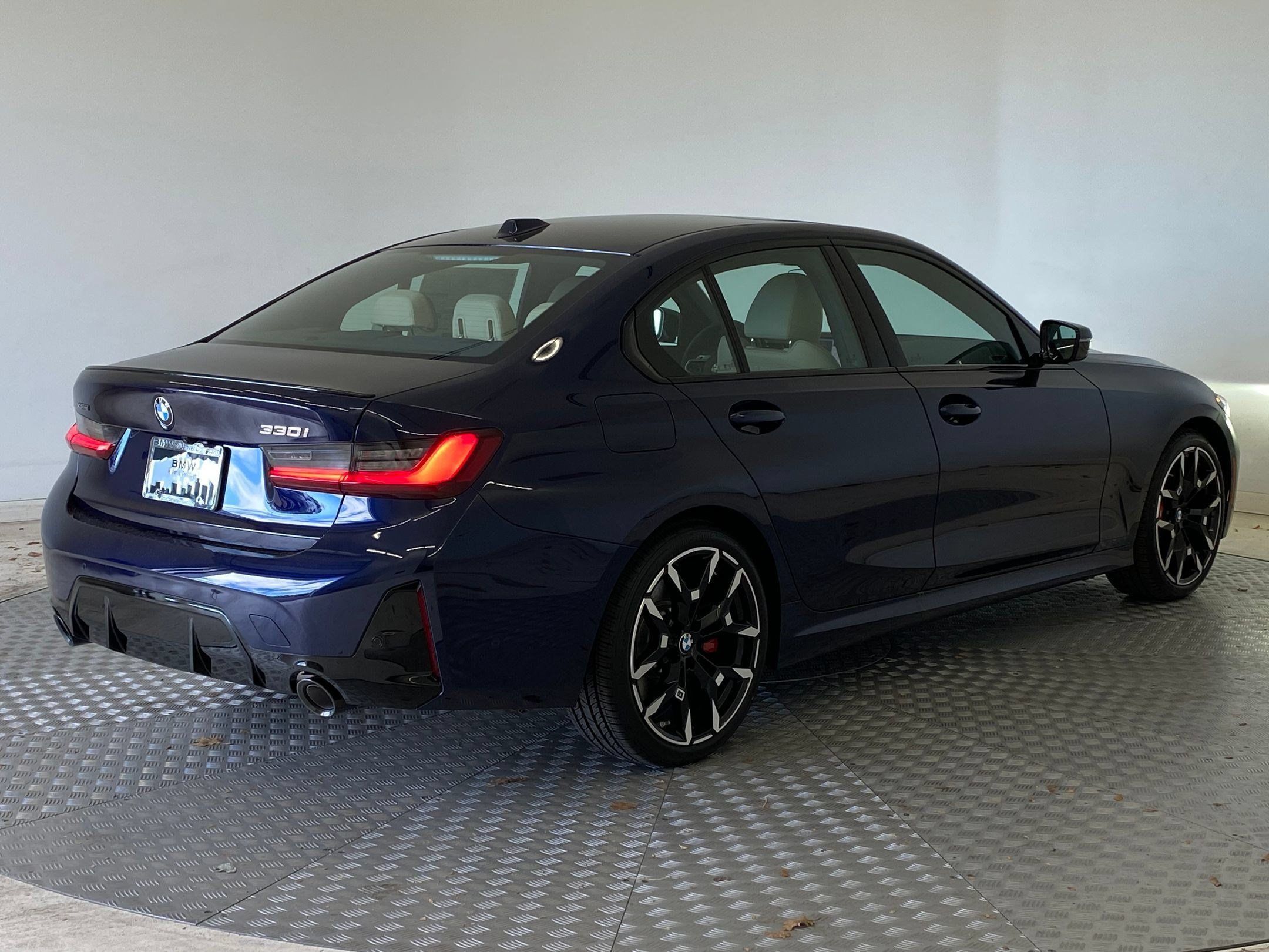 Used 2026 BMW 330i xDrive Sedan w/ M Sport Package AWD/4WD image 8
