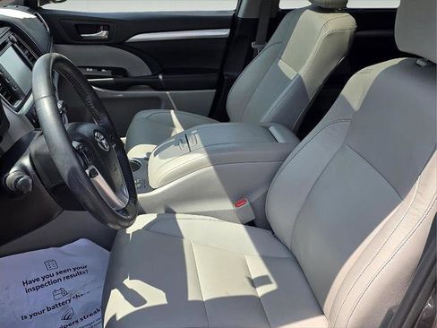 Used 2019 Toyota Highlander XLE image 14