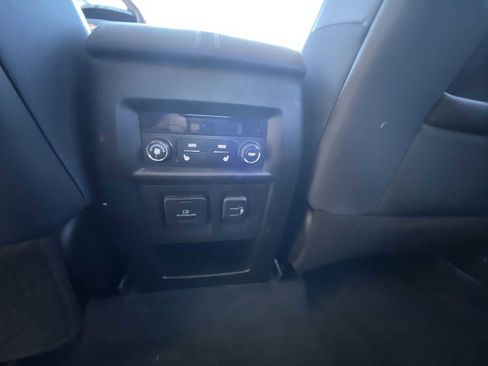 Used 2021 Chevrolet Traverse Premier image 20