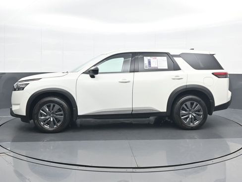 Used 2024 Nissan Pathfinder S image 3