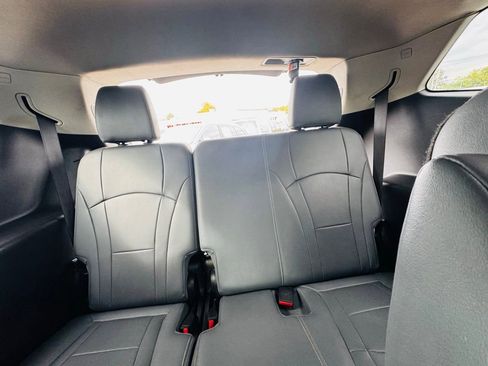Used 2021 Buick Enclave Essence image 21