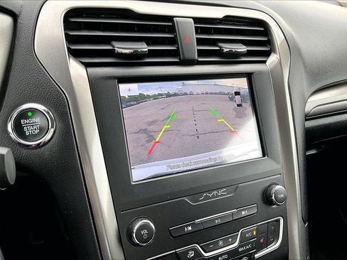 Used 2020 Ford Fusion SE AWD/4WD image 17