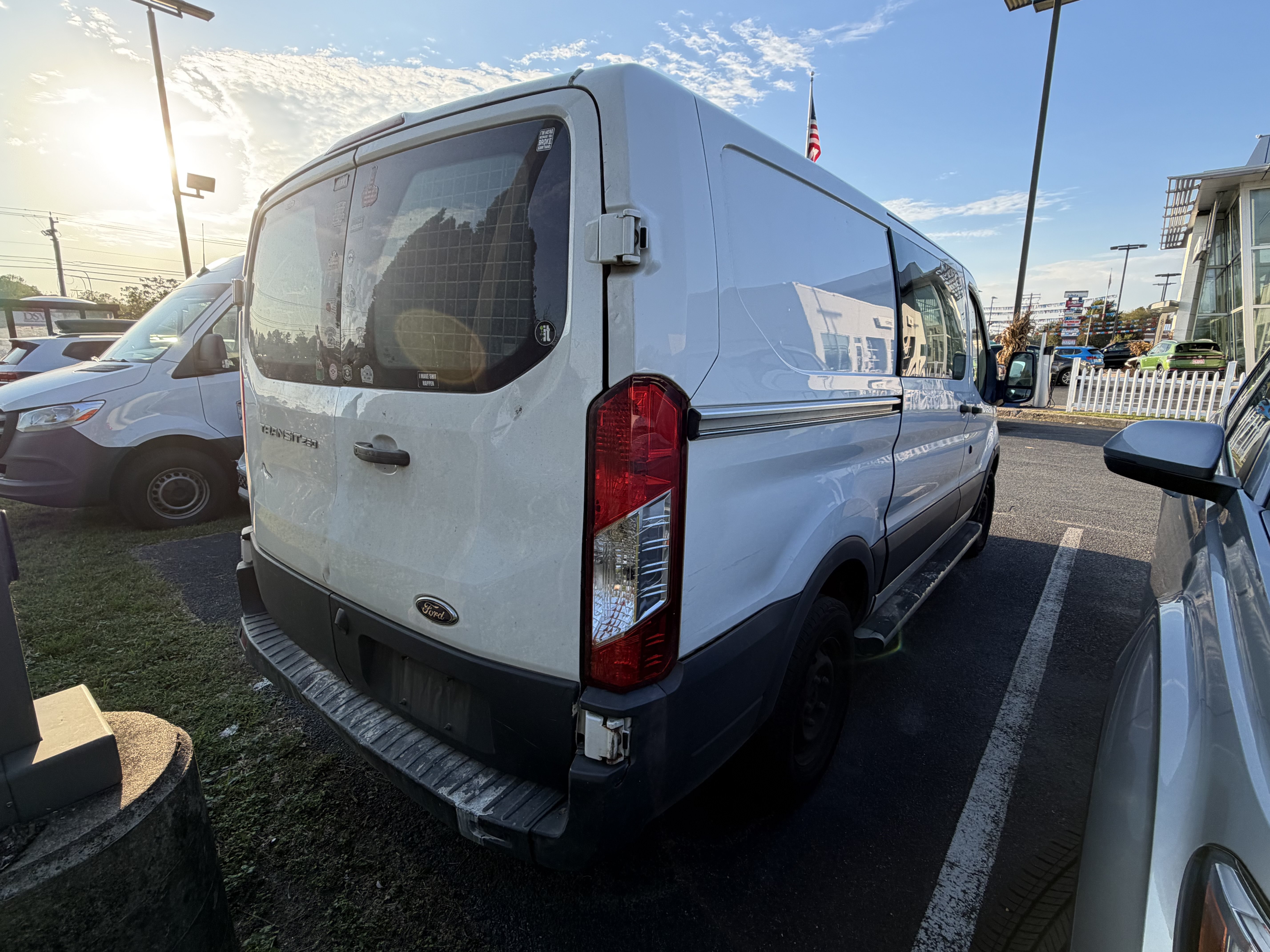 Used 2018 Ford Transit 250 130 Low Roof w/ Exterior Upgrade Package RWD image 10