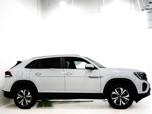 Used 2024 Volkswagen Atlas Cross Sport SE AWD/4WD image 4