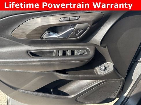 Used 2023 GMC Terrain SLT image 29