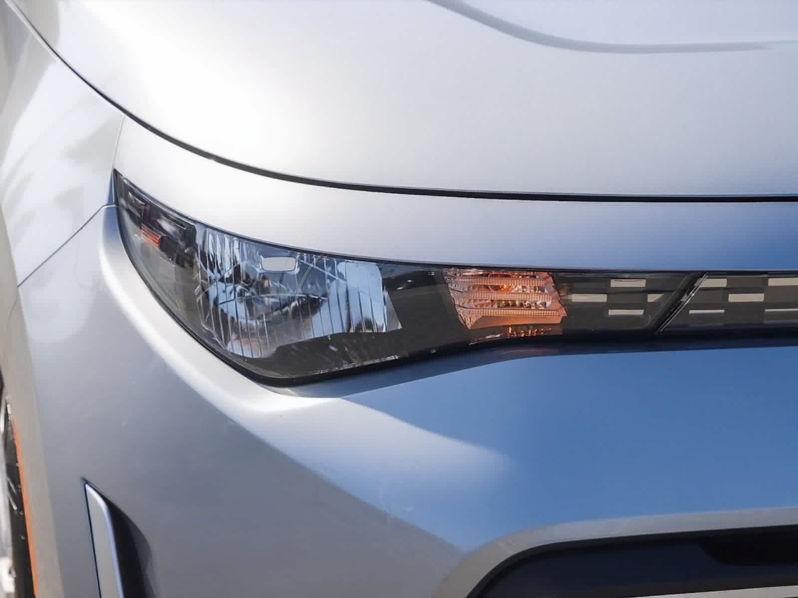 Used 2023 Kia Soul LX FWD image 4