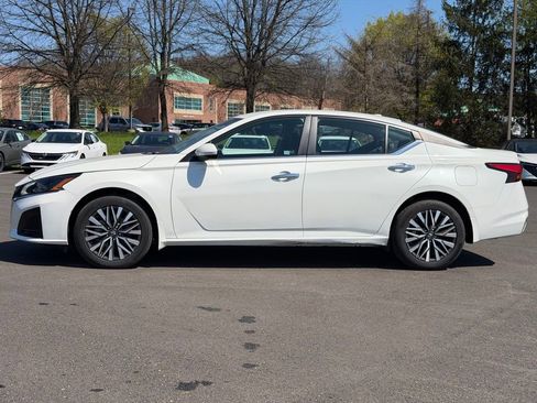 Used 2023 Nissan Altima 2.5 SV image 3