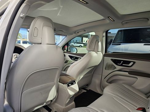 Used 2023 Mercedes-Benz EQS 580 4MATIC SUV image 7