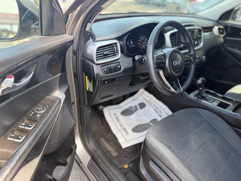 Used 2017 Kia Sorento LX FWD image 8