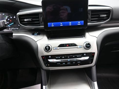 Used 2021 Ford Explorer XLT w/ Equipment Group 202A image 10
