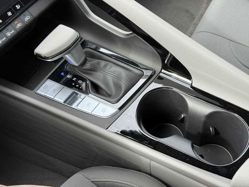 New 2025 Hyundai Elantra SEL image 25