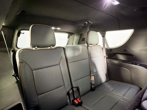Used 2025 GMC Yukon XL AT4 image 31