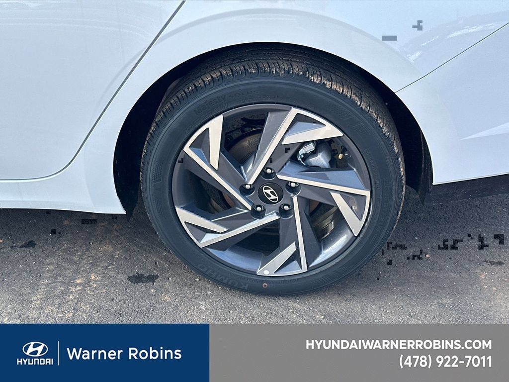 New 2025 Hyundai Elantra Sport FWD image 18