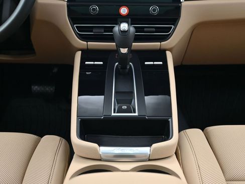 Used 2026 Porsche Macan image 10