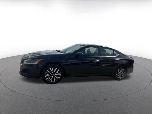 Used 2025 Nissan Altima 2.5 SV image 8