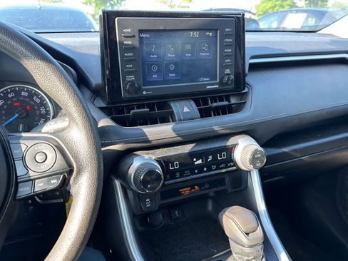 Used 2021 Toyota RAV4 LE AWD/4WD image 15