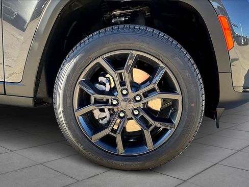 New 2025 Jeep Grand Cherokee L Limited AWD/4WD image 12
