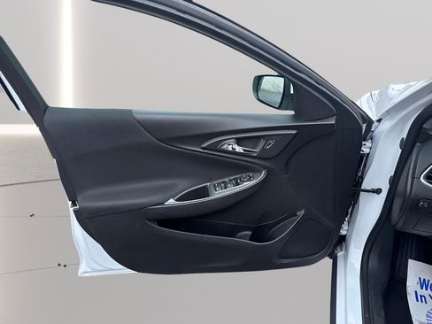 Used 2025 Chevrolet Malibu LT image 18