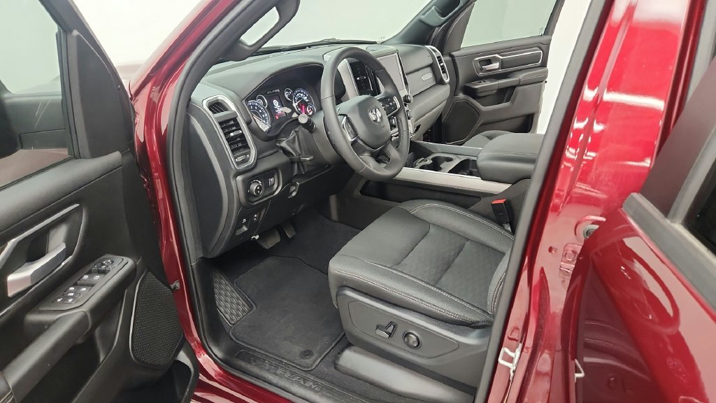 Used 2025 RAM 1500 Big Horn RWD image 28