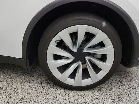 Used 2026 Tesla Model Y AWD image 9